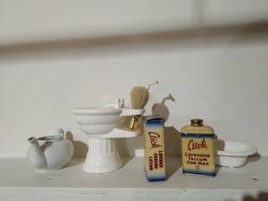 lot 150 image: Vintage Shaving Set
