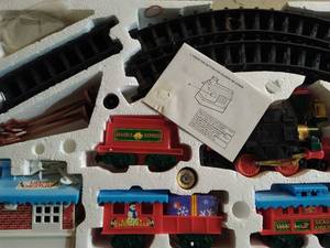 lot 194 image: Collection Of Electric Train Equipment