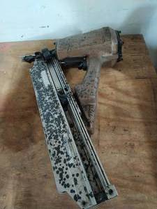 lot 302 image: Duo-Fast Nail Gun