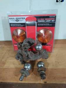 lot 313 image: Towing Accessories