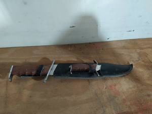 lot 318 image: Pakistan Bowie Knife Set