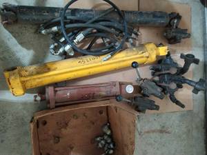 lot 353 image: Hydraulic Parts