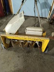 lot 384 image: Sunbeam Deluxe 18 Electric Snow Thrower