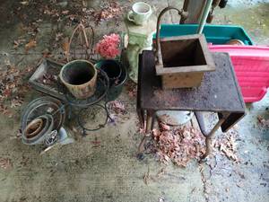 lot 415 image: Collection Of Outdoor Dcor And More