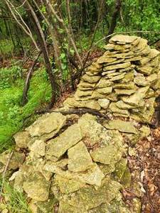 lot 436 image: Pile Of Small Limestone Slates