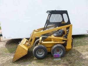 Rounder by Oakes skid loader. Starts, runs & functions on an Onan 2 cylinder gas engine. 3 pedal for auxiliary. Good used condition. As shown. Cash only payment. No online payment accepted on this lot.THIS ITEM HAS A RESERVE.