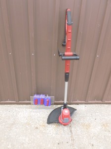 Craftsman 110 volt weed trimmer. Nearly new. Tested & works. As shown.