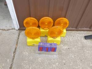 Qty of 5 safety lights. No batteries included. Untested. As shown.