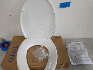 SoftClose Elongated Closed Front Toilet Seat in Cotton White