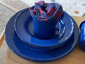 lot 16 image: Pier One Picnic Basket and Accessories