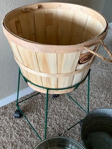 lot 17 image: Fun Entertaining Items