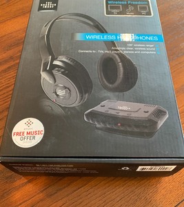 lot 28 image: The Sharper Image Headphones