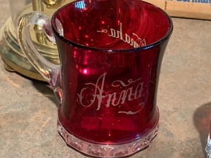 lot 31 image: Vintage Kundo (German) Clock and Antique Ruby Red Souvenir Cups