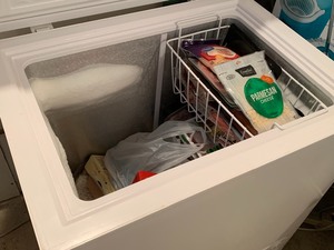 lot 37 image: Igloo Chest Freezer