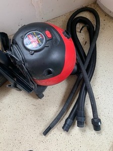 lot 64 image: Craftsman 12 Gallon Shop Vac