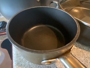 lot 90 image: Cookware