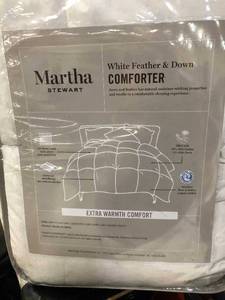 lot 103 image: Martha Stewart King Feather  Down Comforter, NEW