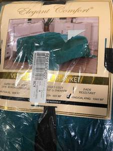lot 120 image: Elegant Comfort Super Silky Soft Fleece Blanket KingCalifornia King, NEW