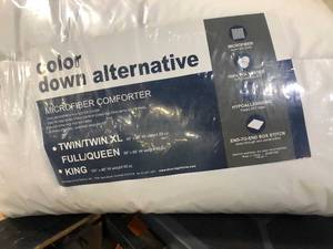 lot 123 image: Light Warmth White King Down Comforter, 033006, NEW