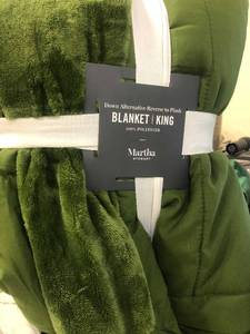 lot 135 image: Martha Stewart Collection Down Alternative Reverse to Plush King Blanket, NEW