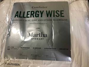 lot 145 image: Martha Stewart Collection Allergy Wise Dobby Stripe Twin Down-Alternative Comforter, NEW