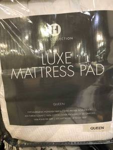 lot 149 image: Hotel Collection Luxe Queen Mattress Pad, NEW