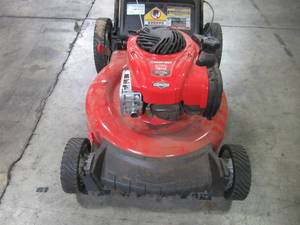 lot 57 image: Troy-bilt 21 in. 140 cc 550ex Series Briggs & Stratton Gas Walk Behind Push Mower with 2-in-1 cutting TriAction Cutting System TB110