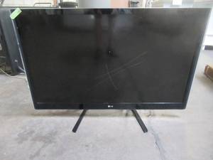 lot 27 image: LG 47 Class 1080P 120Hz LED TV with Smart TV (46.9 diagonal) 47LV5500-UA