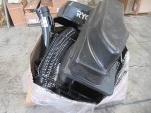 lot 309 image: WHOLESALE MIXED PALLET OF TRACTORRIDING LAWN MOWER BAGGER PARTS