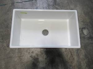 lot 338 image: Winpro Farmhouse Apron Front Fireclay 30 in. x 18 in. x 10 in. Plain Single Bowl Kitchen Sink with Center Drain in White WFC3018S