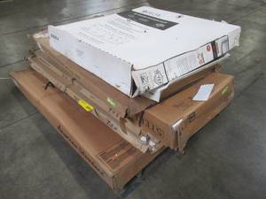 lot 105 image: WHOLESALE MIXED PALLET OF MISCELLANEOUS BATHSHOWER WALLS AND SHOWER PANS