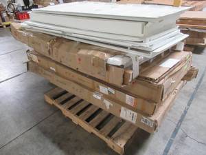 lot 107 image: WHOLESALE MIXED PALLET OF MISCELLANEOUS BATHSHOWER WALLS, DOORS AND MORE