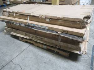 lot 108 image: WHOLESALE MIXED PALLET OF MISCELLANEOUS BATHSHOWER WALLS, SCREEN DOORS, GLASS PANELS AND MORE