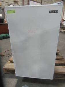 lot 217 image: Magic Chef 4.4 cu. ft. Mini Refrigerator, White, HMR440WE - Runs and Cools - Slight Scratch and Dent.