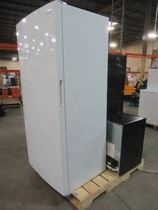 lot 231 image: WHOLESALE MIXED PALLET OF MISCELLANEOUS APPLIANCES,  NEEDING REPAIRDAMAGED - FOR PARTS OR RESTORE