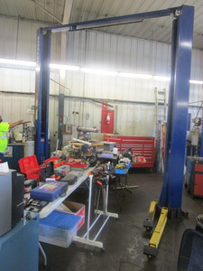 lot 104 image: BEND PAK ASYMETRICAL AUTO HOIST