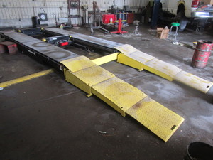 lot 109 image: HOFFMAN ALIGNMENT RACK