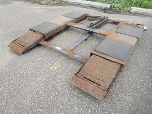 lot 118 image: AUTOMOTIVE HOIST