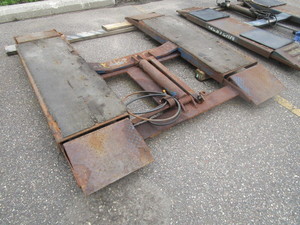 lot 119 image: BEND PAK AUTOMOTIVE HOIST