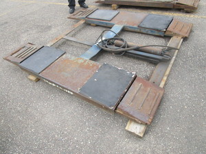 lot 120 image: WESTERN AUTOMOTIVE HOIST