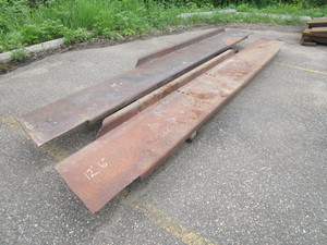 lot 121 image: AUTOMOTIVE RAMPS