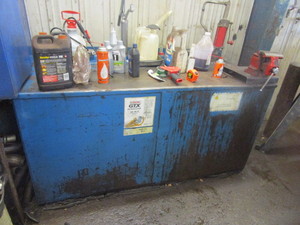 lot 124 image: FLUID STORAGE TANK W 2 TANKS
