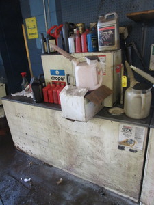 lot 128 image: FLUID STORAGE UNIT WITH SINGLE TANK