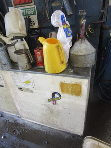 lot 127 image: FLUID STORAGE UNIT WITH SINGLE TANK