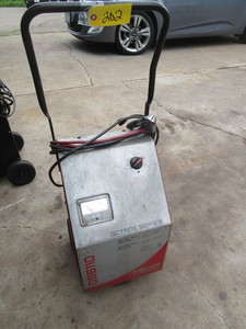 lot 202 image: SOLAR OCTANE SERIES PORTABLE BATTERY CHARGER AND ENGINE STARTER