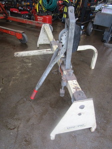 lot 209 image: MINI PIC IN CAR ENGINE HOIST