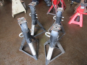 lot 221 image: PETERSON JACK STANDS