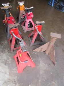 lot 223 image: ASSORTED JACK STANDS