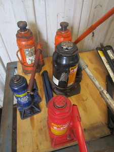 lot 224 image: BOTTLE JACKS