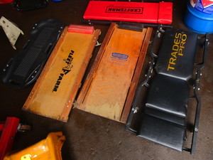 lot 230 image: ASSORTMENT OF AUTO CREEPERS